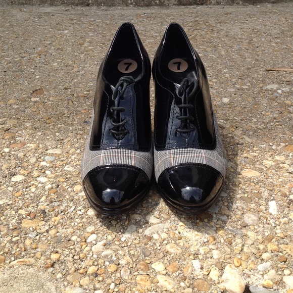 Anne Klein Heels - Picture 2 of 5